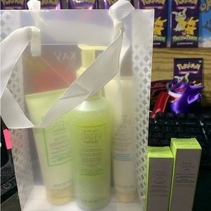 Satin hands and lips bundle